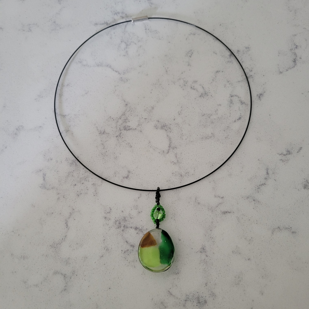 Elegant Green and Brown Pendant Necklace